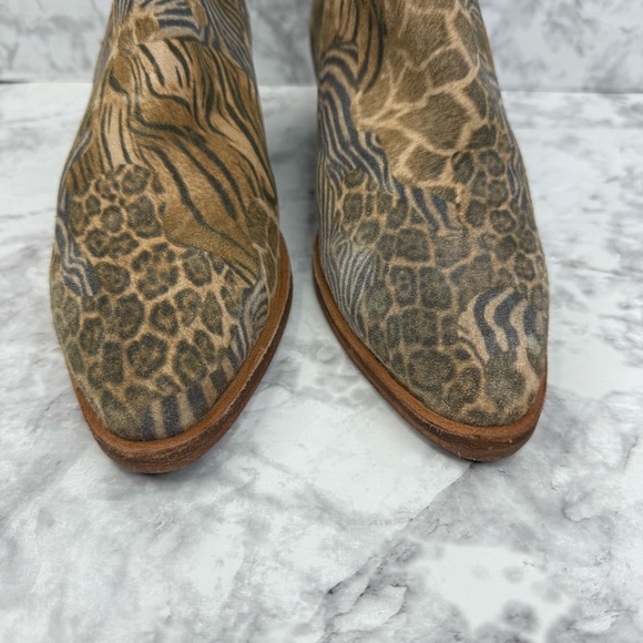 NWOT FREE PEOPLE Women’s Sz 37 Animal Print Charm Double V Western Suede Booties - Picture 9 of 16